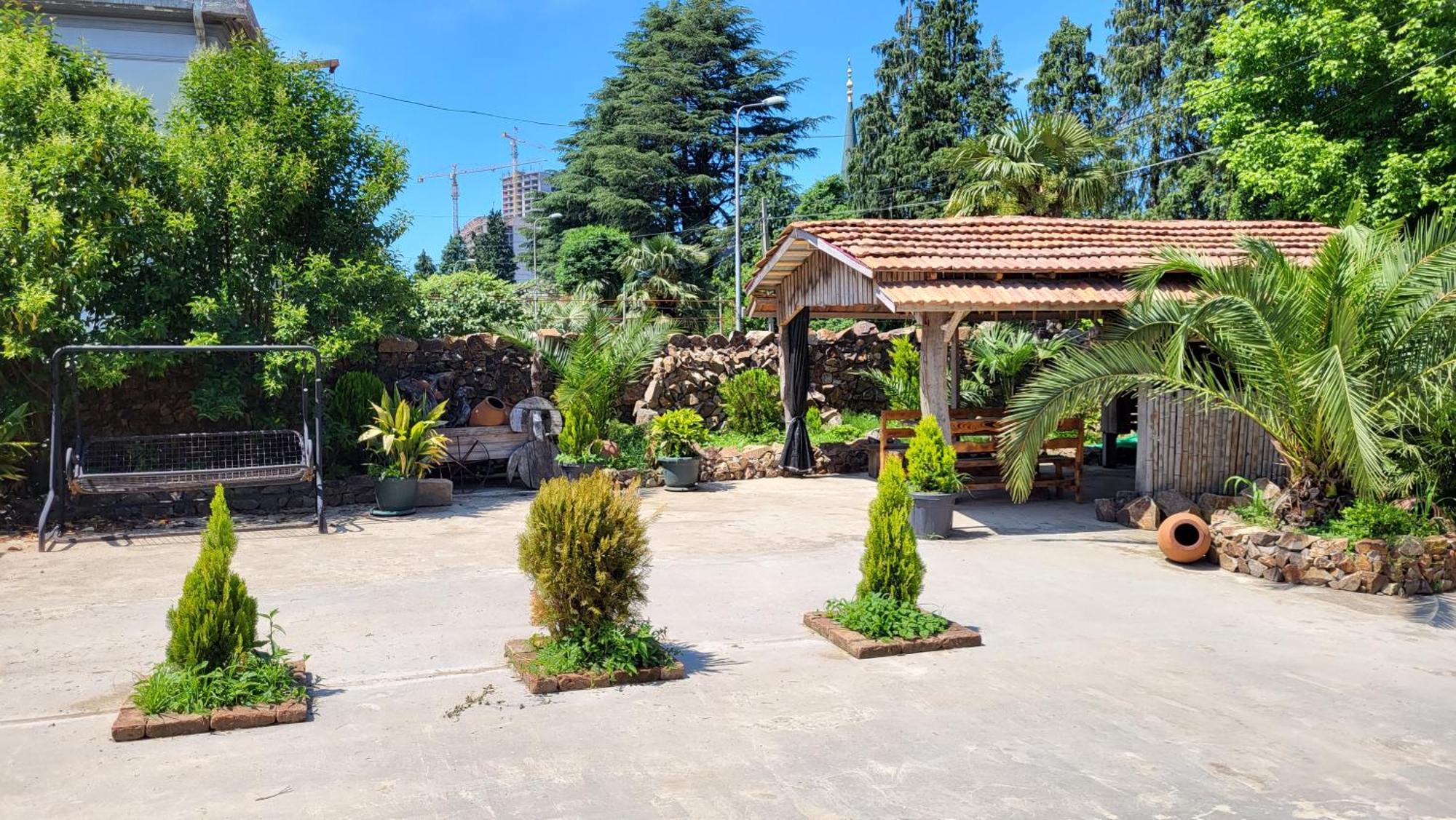 Guesthouse Gocha Beridze Batumi Eksteriør billede